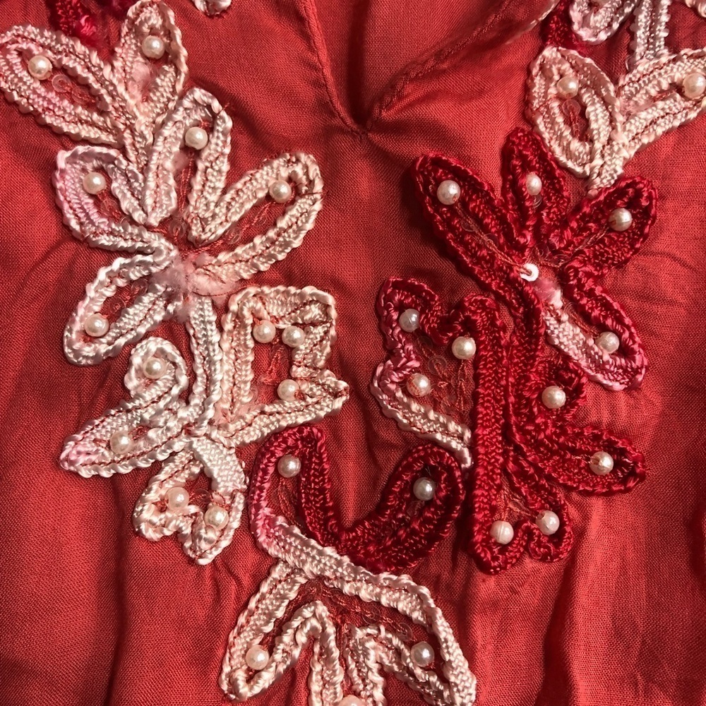 SOFT SURROUNDINGS Coral Pink Embroidered Floral  Bead Tassel Tunic Top Size Med - Picture 3 of 6